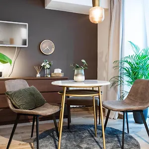 Apartment Cozy Modern In Prague's Absolute Center, Prag