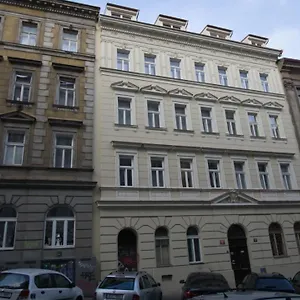 Apartment Continents Nearby Main Train And Bus Station, Prag