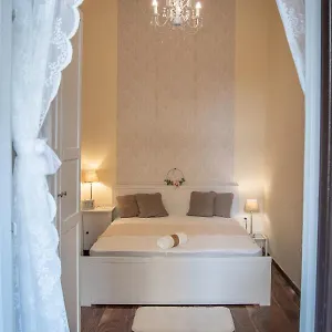 Broadway Center, Fully Equipped, 4 Person , Budapest Hungary